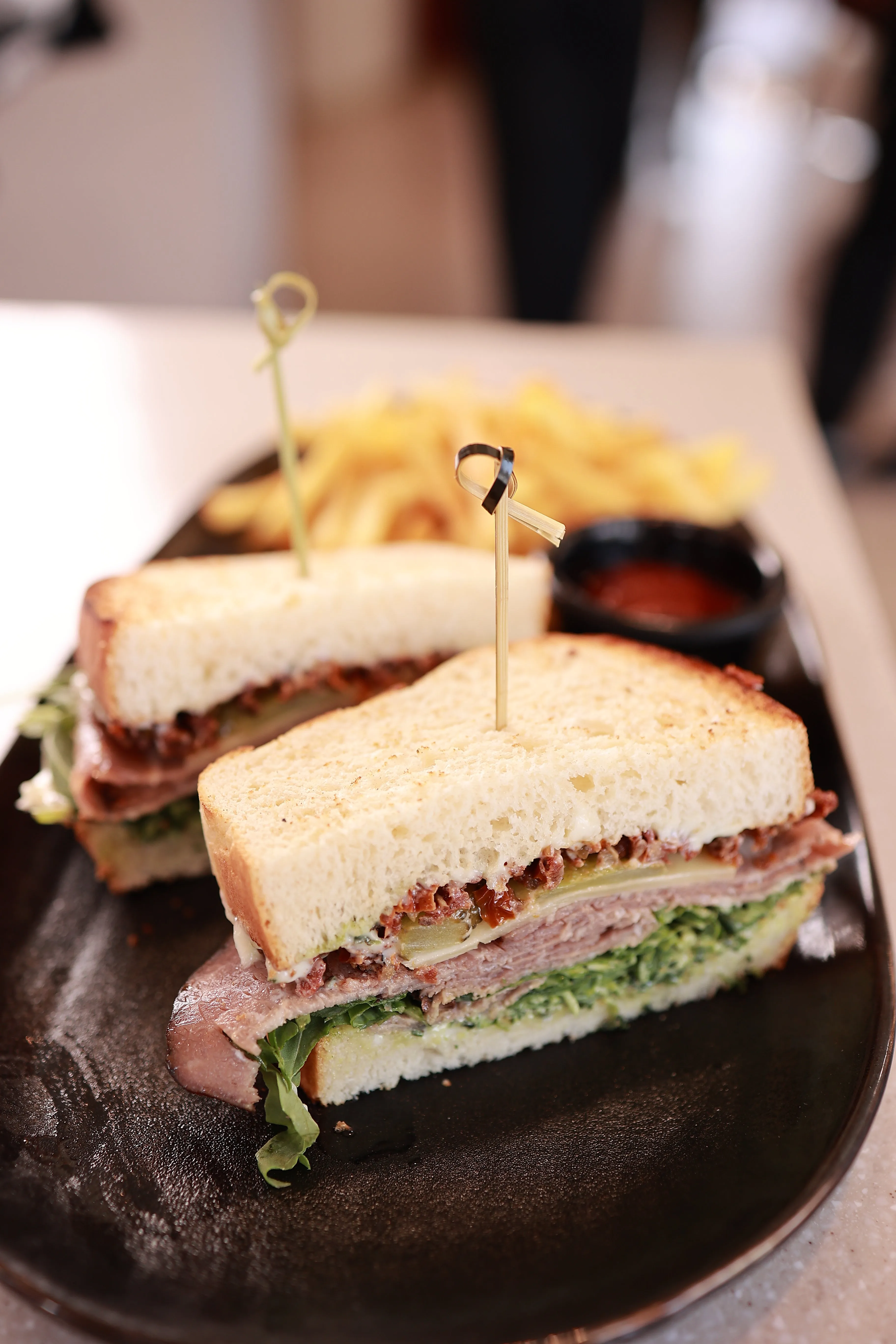 ROAST BEEF SANDWICH