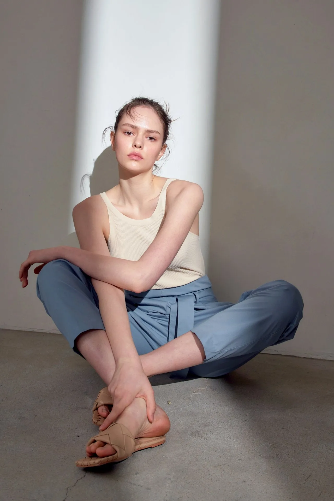 RUFFLE BELTED TROUSERS