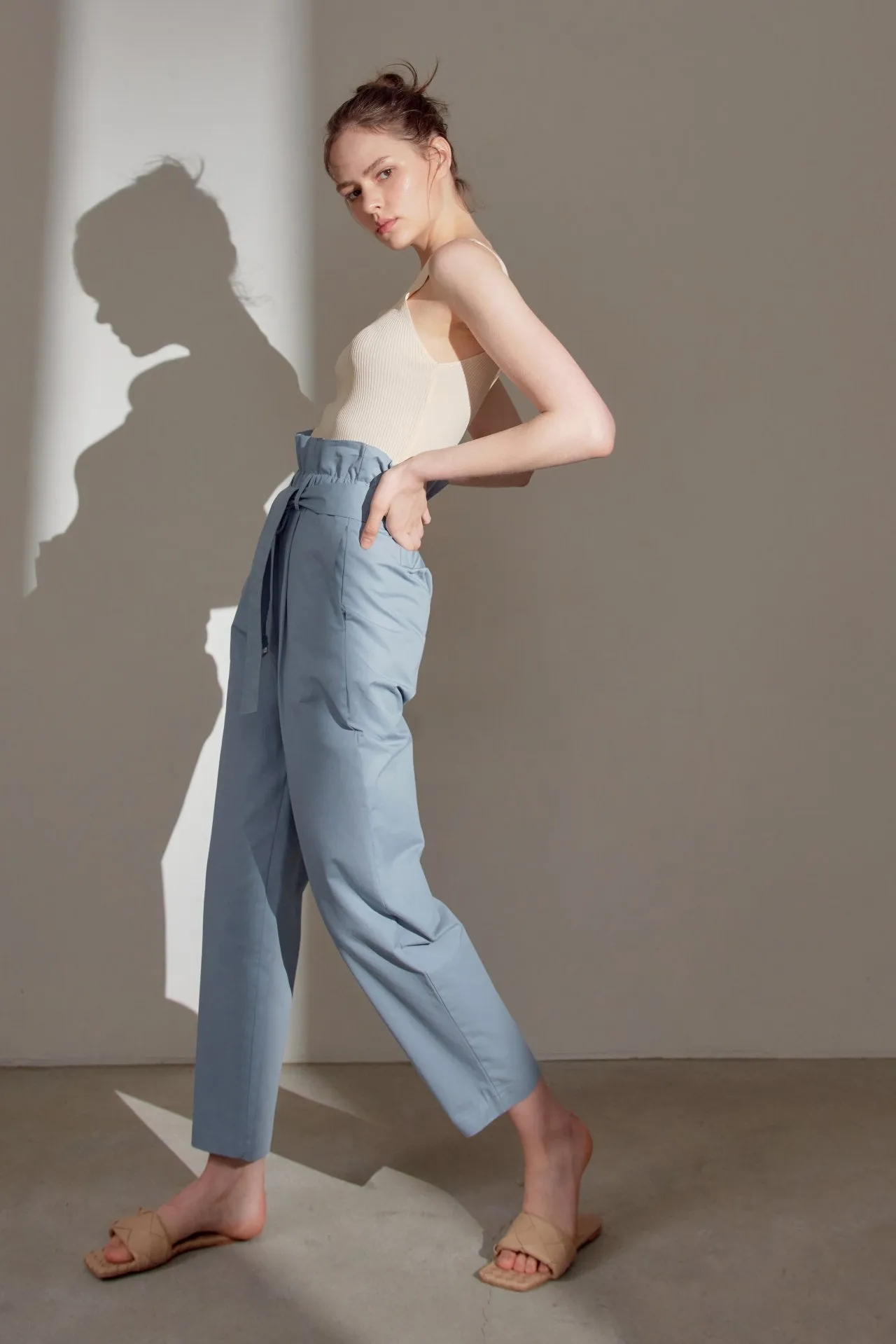 RUFFLE BELTED TROUSERS