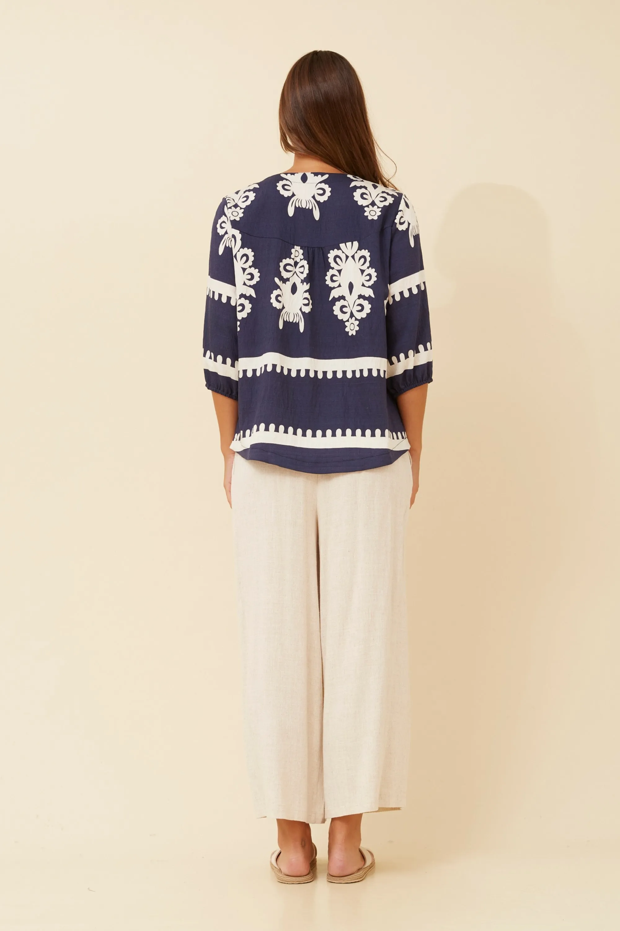 SHAE BORDER PRINT TOP