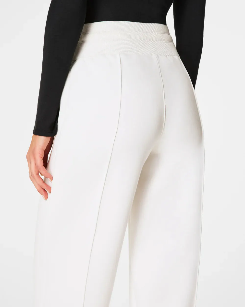 SPANX - AIRESSENTIALS LUXE STRAIGHT LEG PANT